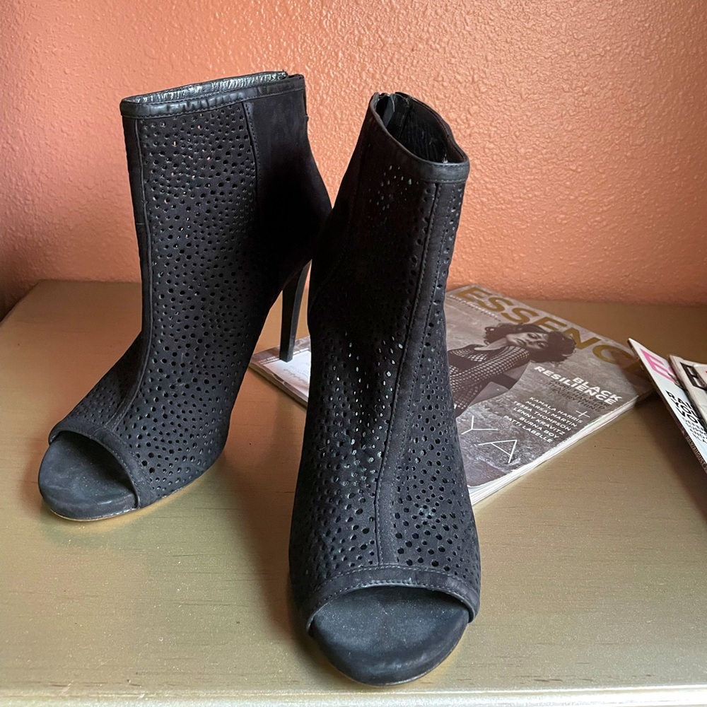 Stuart Weitzman Caged Heels | US Women Size 9